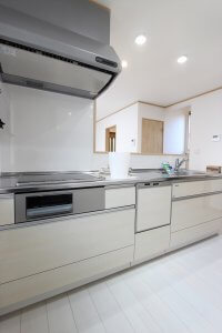 リビングが見渡せるキッチン